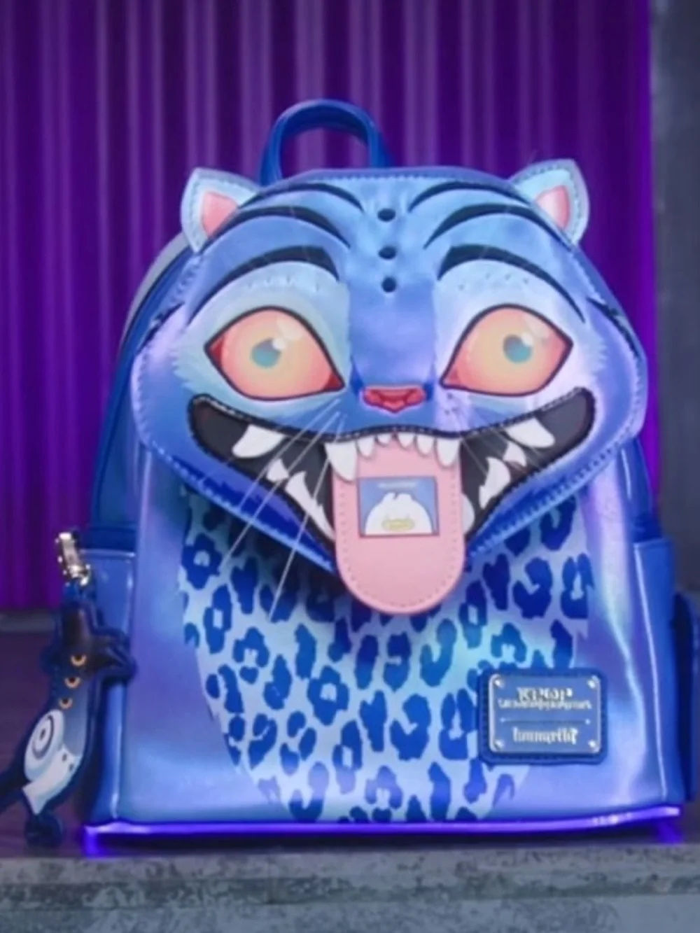 Exclusive Loungefly KPop Demon Hunters Derpy Light Up Glow Mini Backpack & Pins - Picture 14 of 16